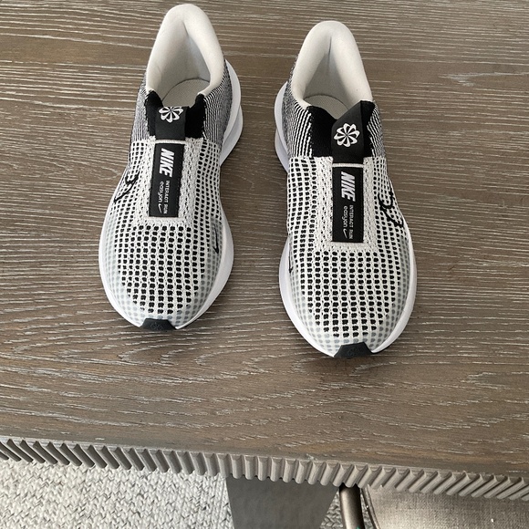 Nike Easy On Slip On black and cream sneakers, size 11 - Picture 1 of 3